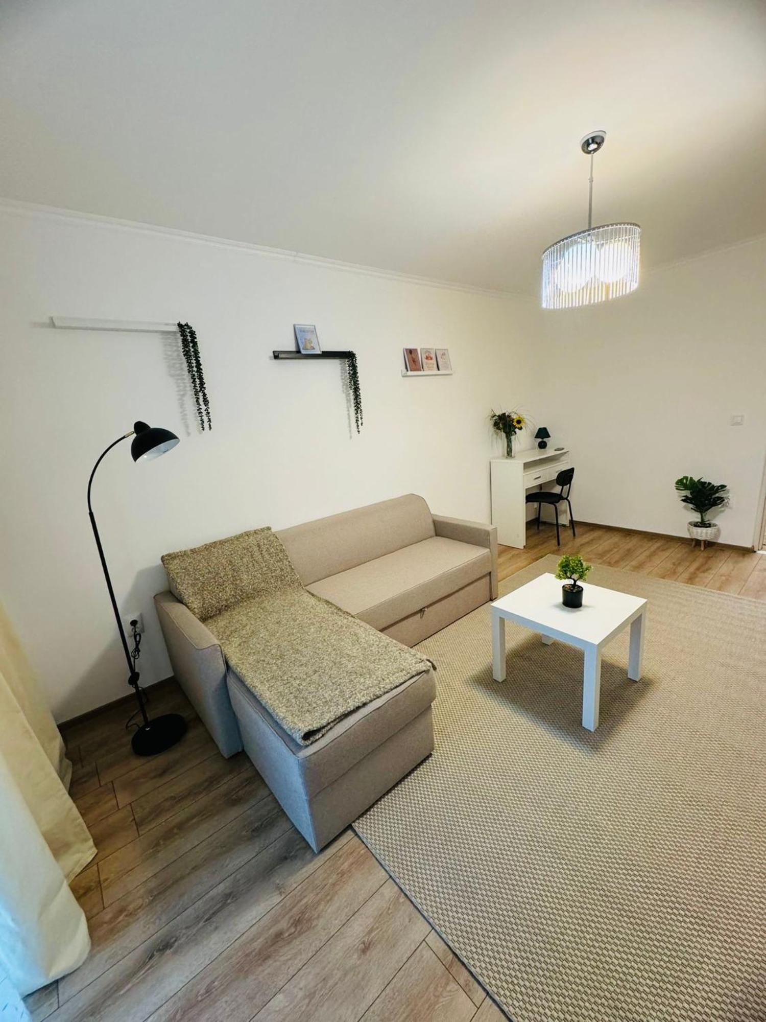 A'S Apartment Онешти Экстерьер фото