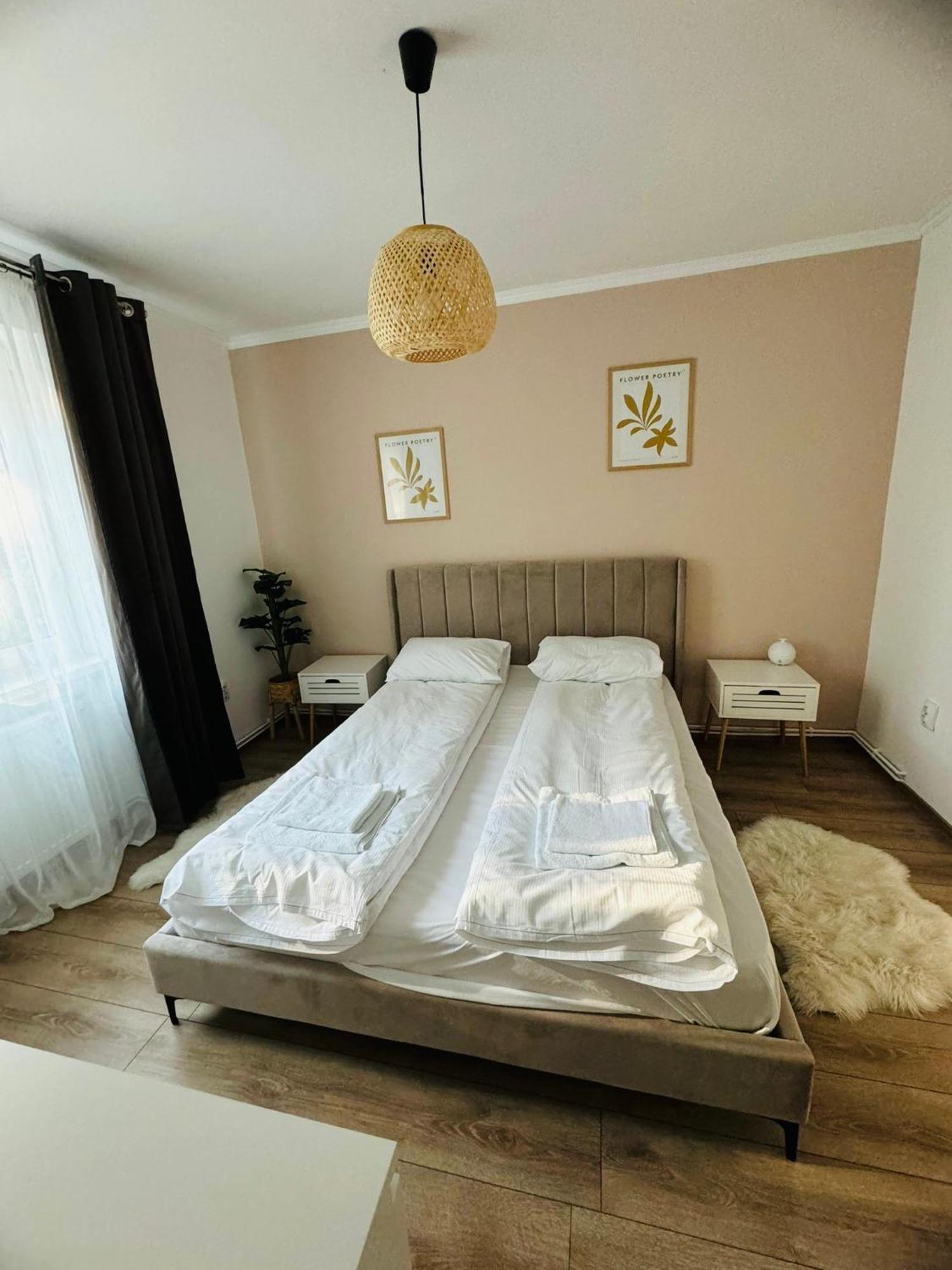 A'S Apartment Онешти Экстерьер фото