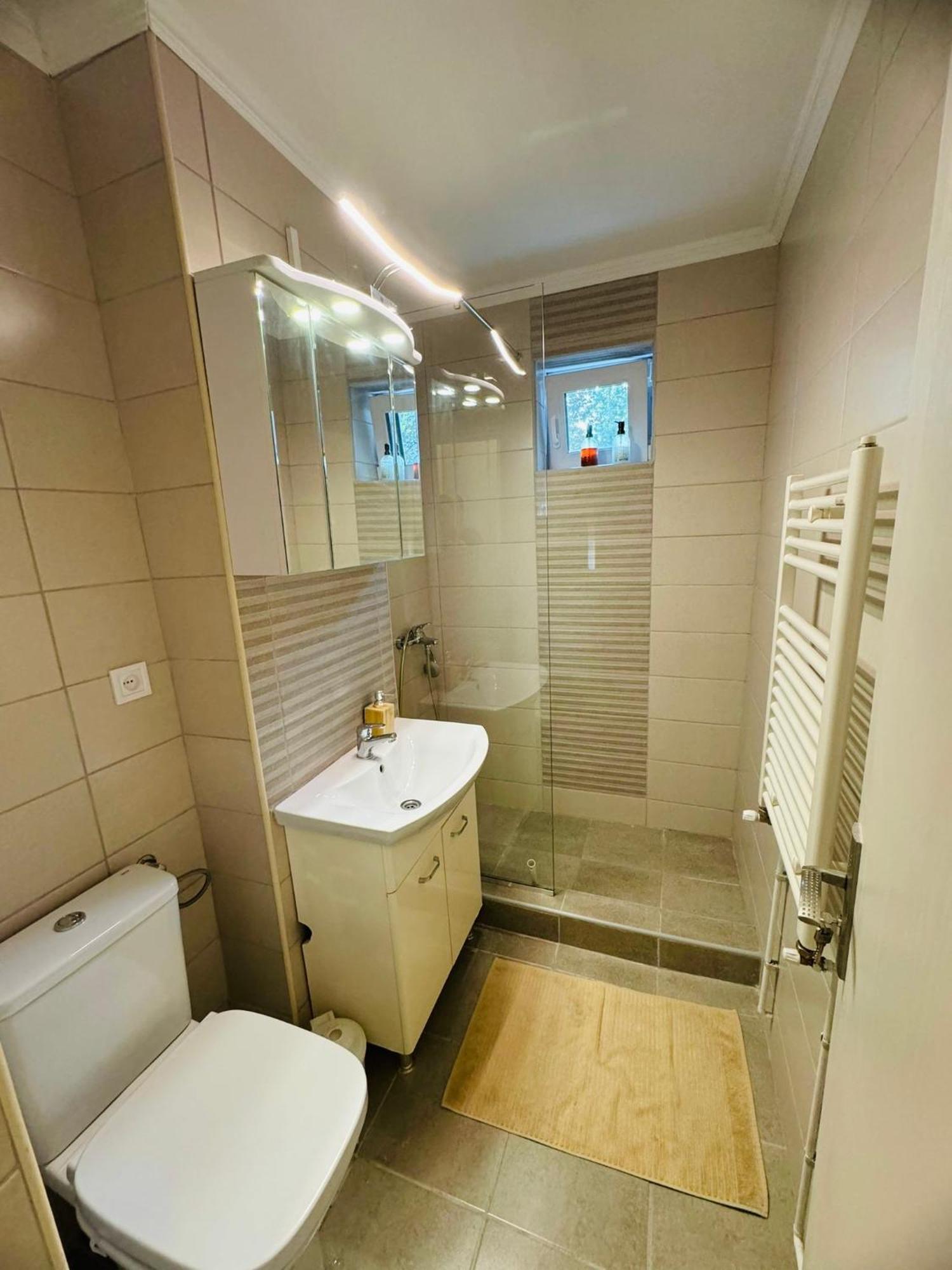 A'S Apartment Онешти Экстерьер фото